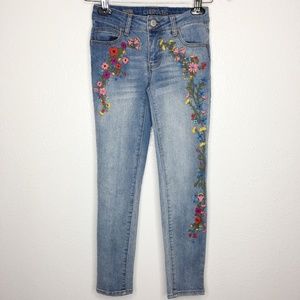 CHEROKEE BOHO Embroidered Flower SUP. Skinny Jeans